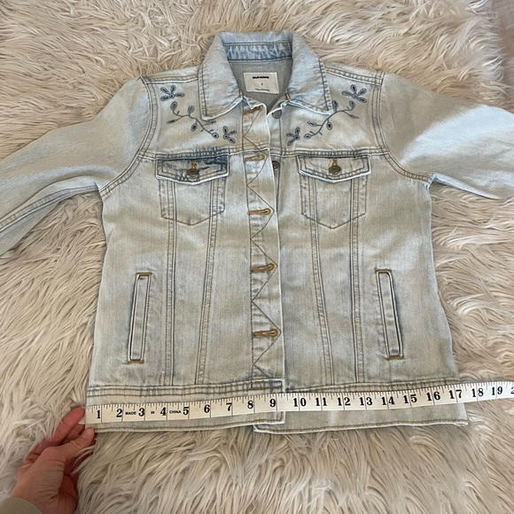 Light wash | Denim Jacket | Floral Embroidery Detail - Picture 11 of 16